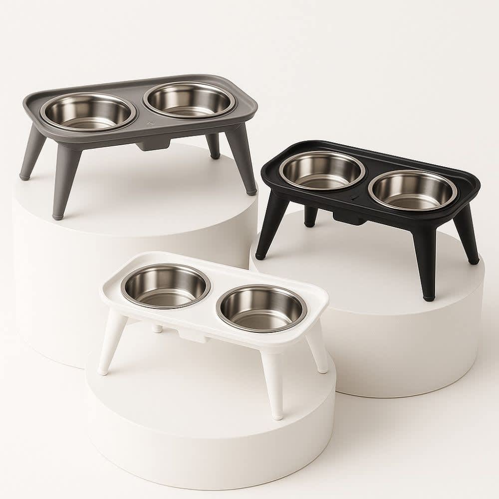 Comederos elevados en colores blanco, gris y negro sobre pedestales blancos minimalistas