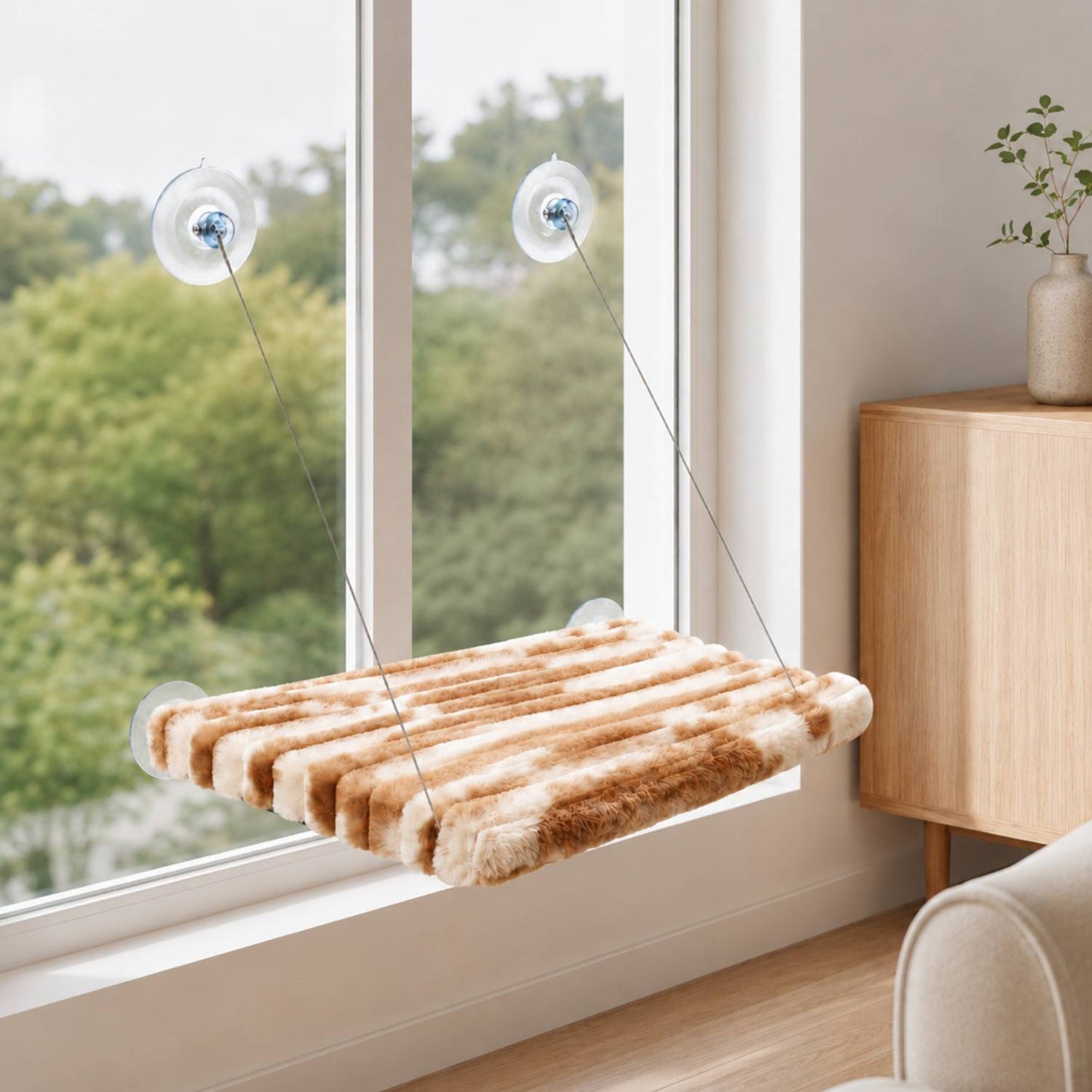 Hamaca premium instalada en ventana con vista exterior
